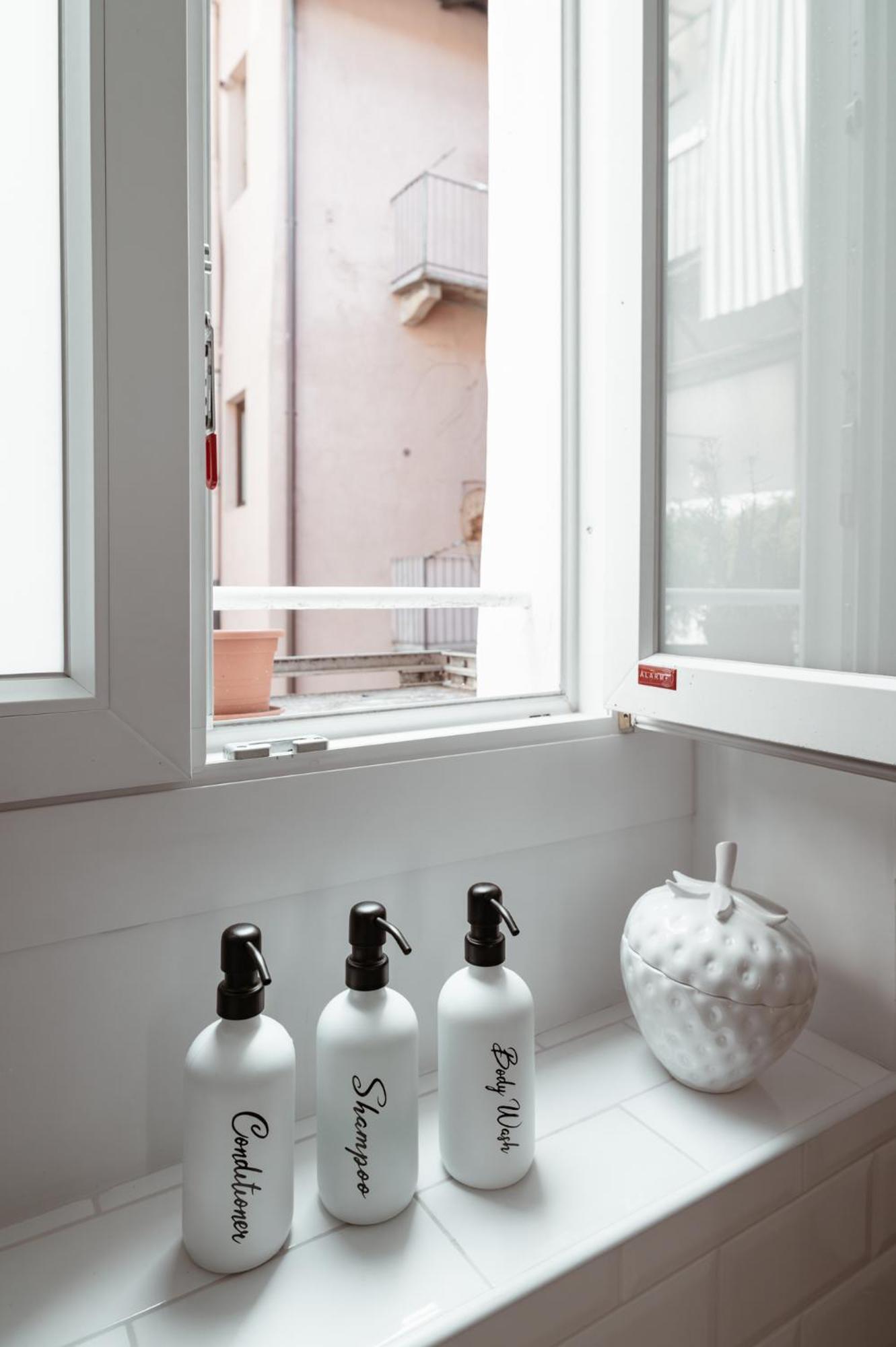 Mercanti Modern Flat - Balcony - Torino Centro ภายนอก รูปภาพ